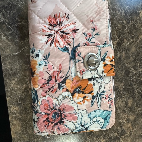 Vera Bradley crossbody with matching wallet - Picture 5 of 6